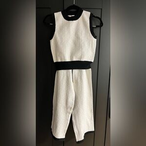 Elegant Sleeveless White & Black Textured Knit Two-Piece Set – Size M